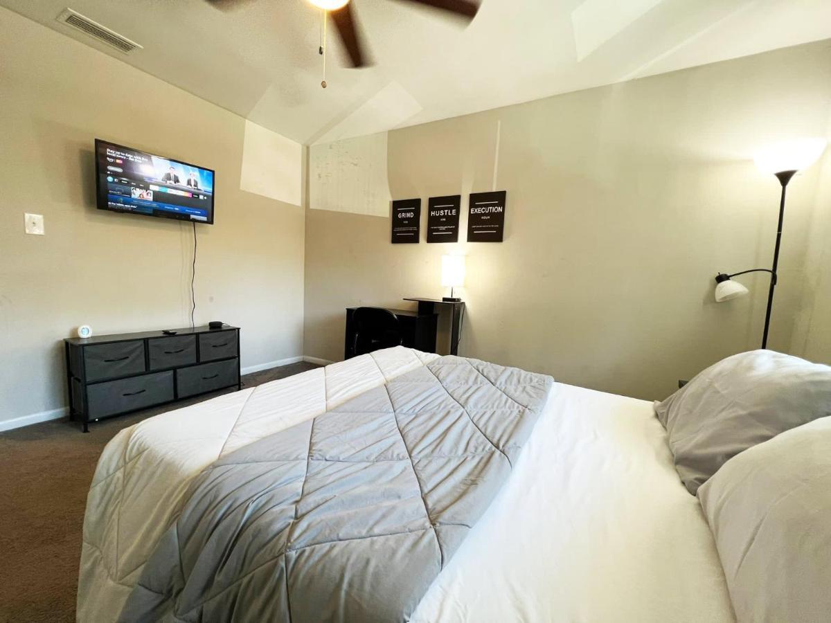 The Lux 28 Tvs Every Room Free Wifi 亚特兰大 外观 照片